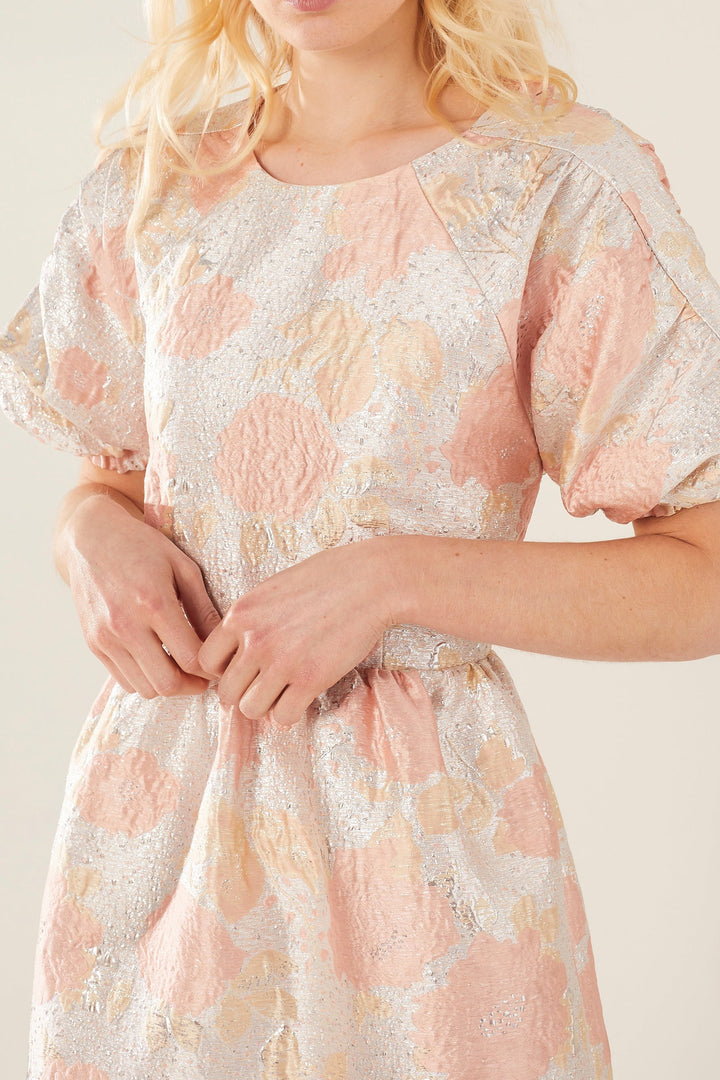 Robe Babydoll Brocard Rose et Dorée - 36