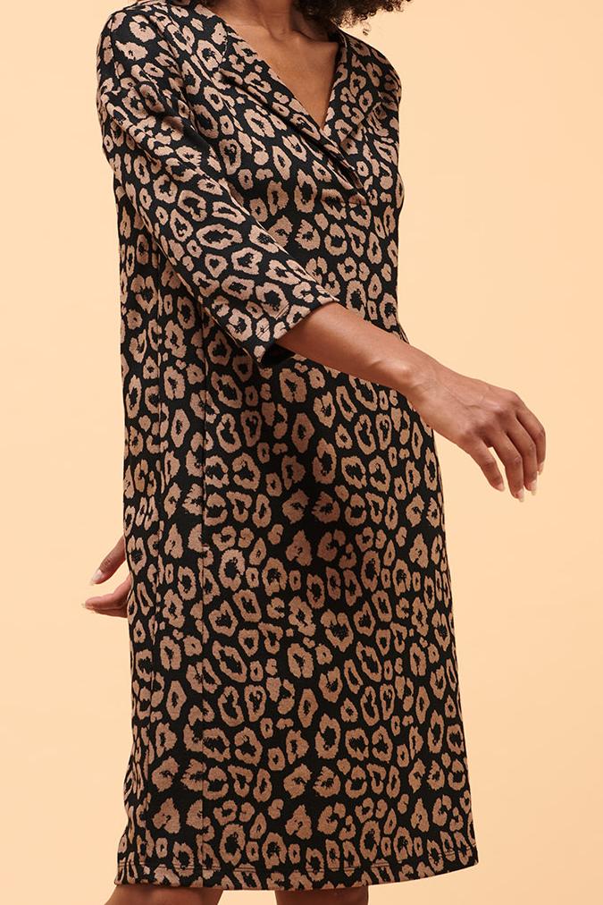 Gerades Kleid mit 3/4-Ärmeln aus Leoparden-Jacquard – M/38