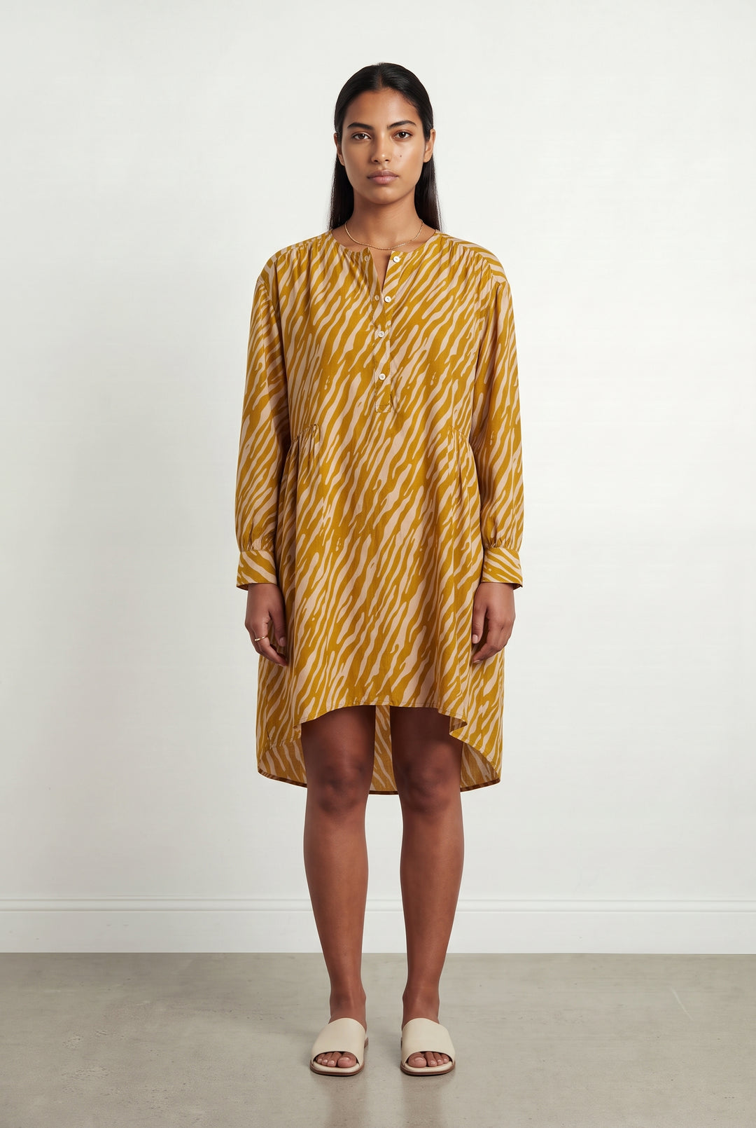 Robe Courte Jaune et Beige - Taille L/40 de la marque Louise Misha | GLLIM0141 - Vendu par Paradigme - Image 1