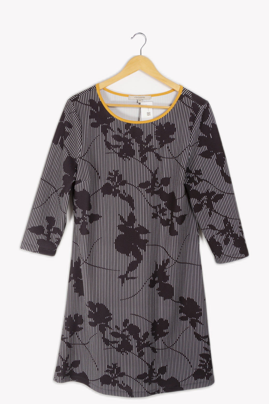 Robe noire à rayures blanches - 40