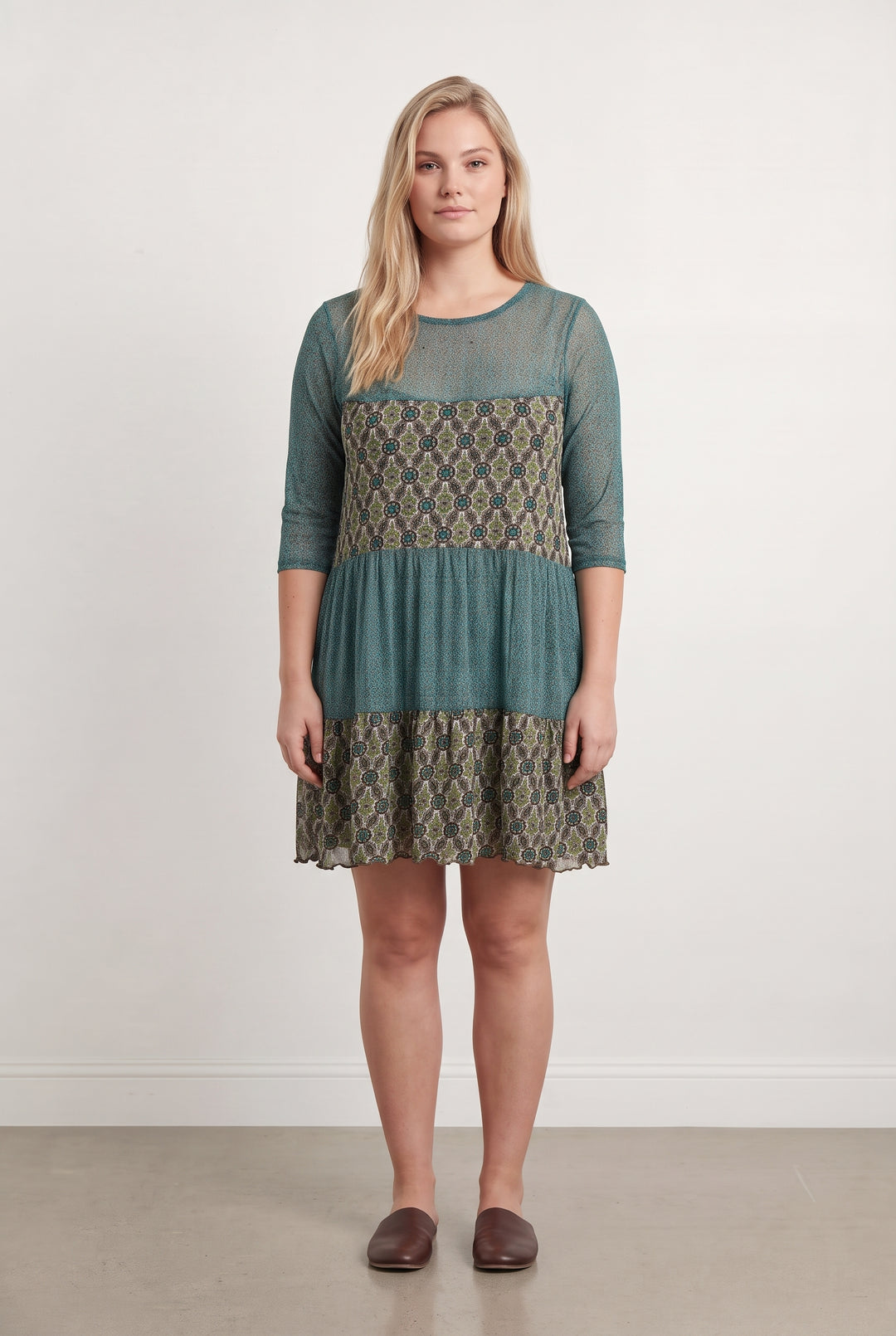 Robe Bleue et Beige - Taille XL/42 de la marque La Fée Maraboutée | PARAD100212 - Vendu par Paradigme - Image 1