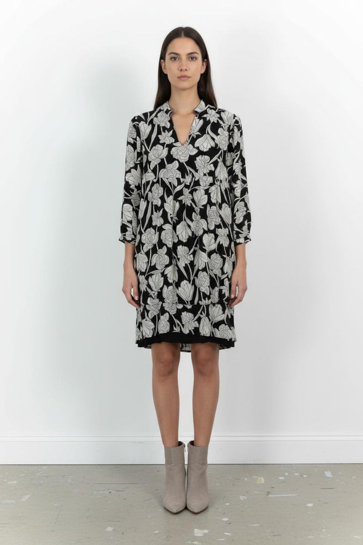 Robe Fleurie Noire et Blanche - Taille S/36 de la marque ZAPA | PARAD100760 - Vendu par Paradigme - Image 1