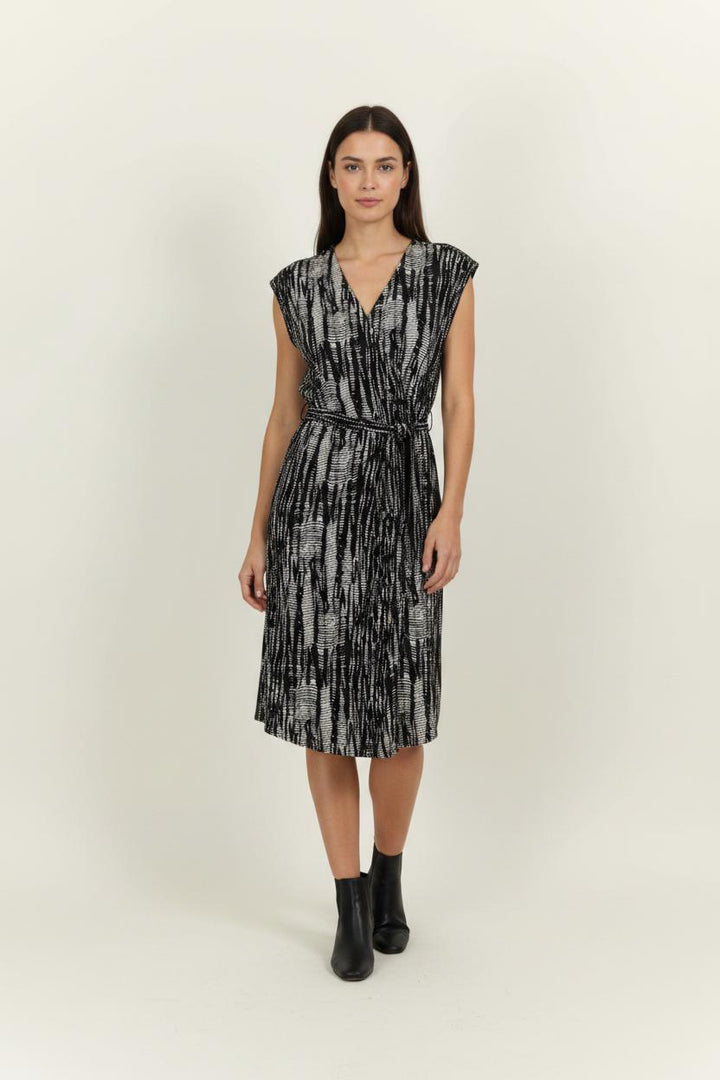 Robe Noire et Beige - Taille L/40 de la marque La Fée Maraboutée | PARAD100983 - Vendu par Paradigme - Image 1