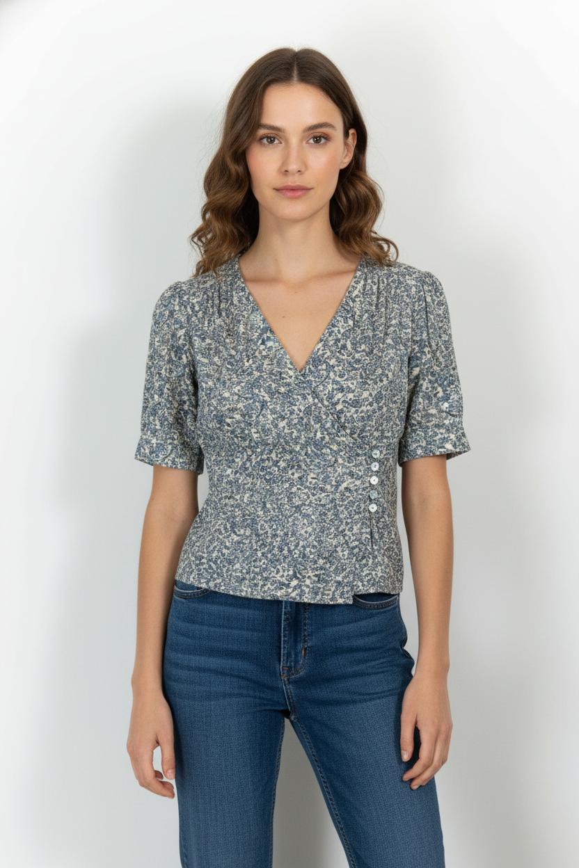 Blouse Fleurie Bleue et Blanche - Taille M/38 de la marque La Fée Maraboutée | PARAD101144 - Vendu par Paradigme - Image 1