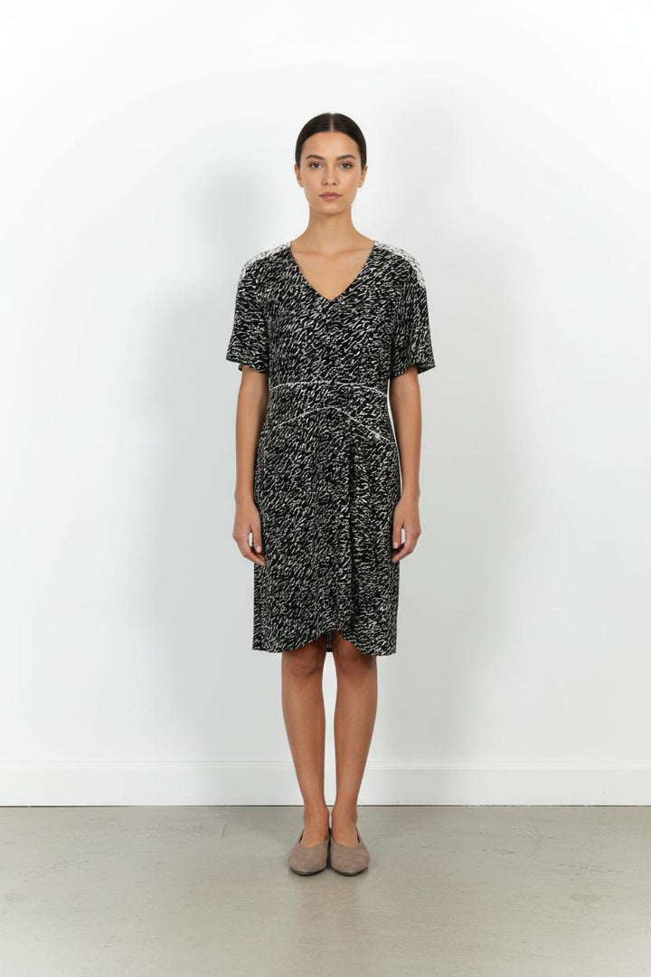 Robe Midi Noire et Blanche - Taille XS/34 de la marque One Step | PARAD101514 - Vendu par Paradigme - Image 1