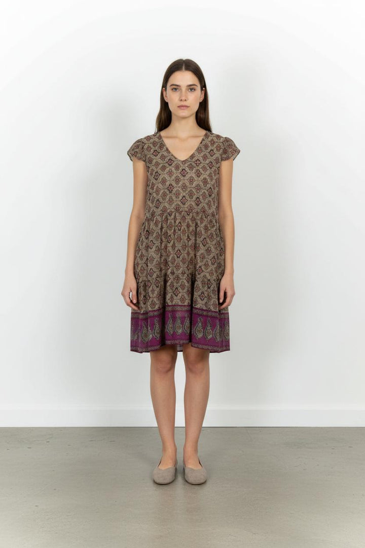 Robe Courte Marron et Violet - Taille L/40 de la marque La Fée Maraboutée | PARAD101953 - Vendu par Paradigme - Image 1