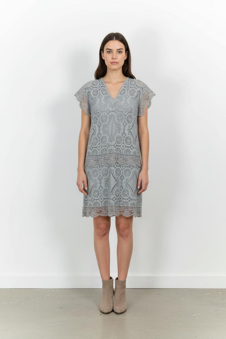 Robe en Dentelle Grise - Taille M/38 de la marque Gerard Darel | PARAD101964 - Vendu par Paradigme - Image 1