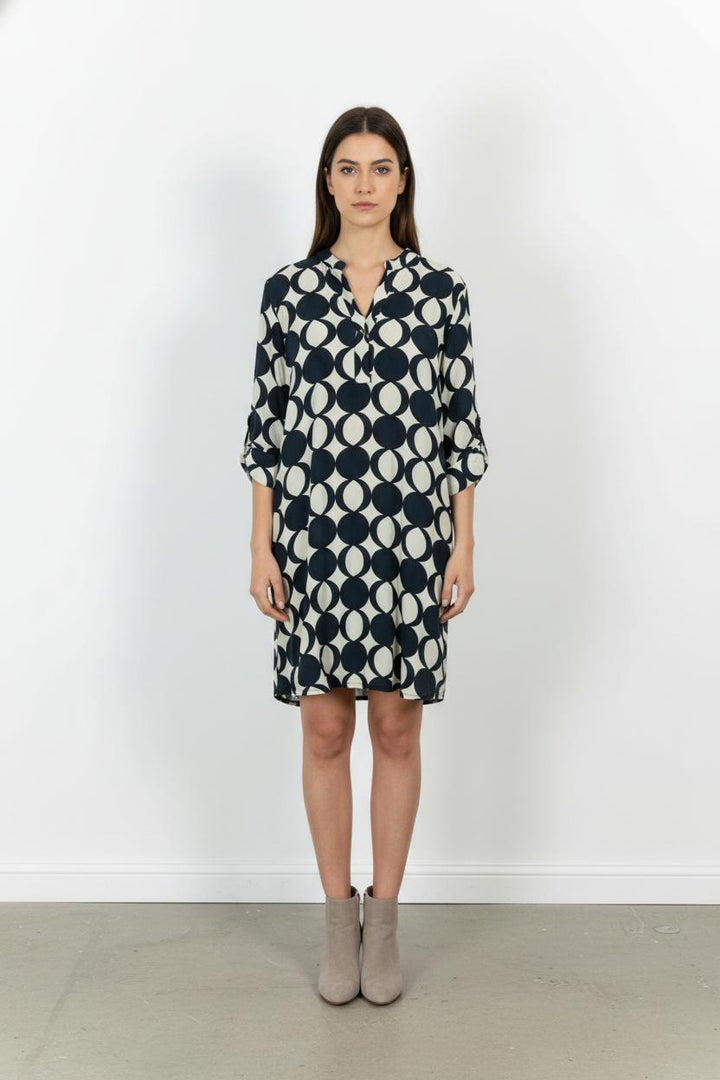 Robe Droite Noire et Blanche - Taille M/38 de la marque La Fée Maraboutée | PARAD102003 - Vendu par Paradigme - Image 1