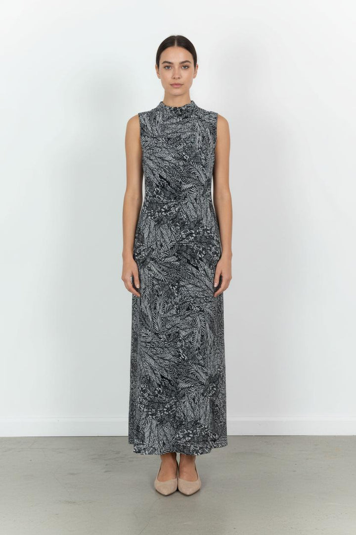 Robe longue noire et blanche - Taille M/38 de la marque Maison 123 | PARAD103003 - Vendu par Paradigme - Image 1