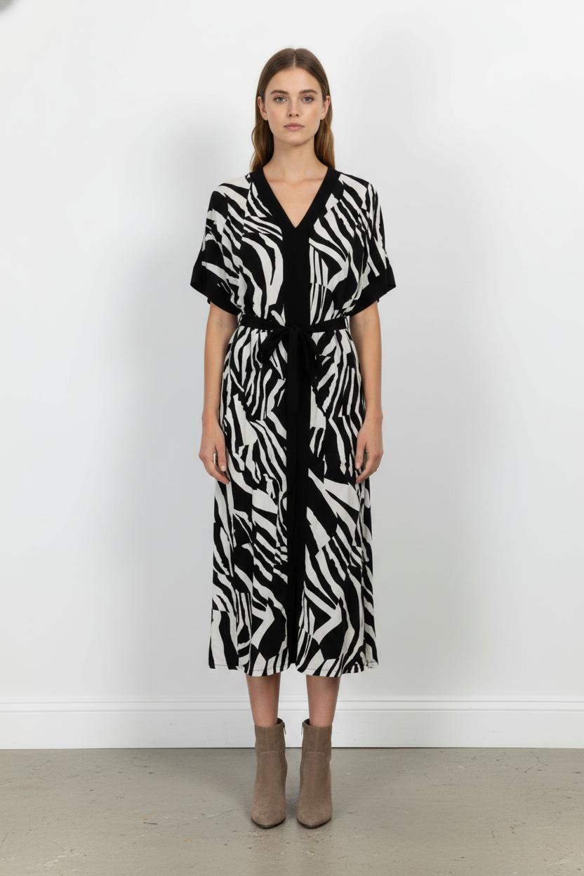 Robe Noire et Blanche - Taille M/38 de la marque La Fée Maraboutée | PARAD103442 - Vendu par Paradigme - Image 1
