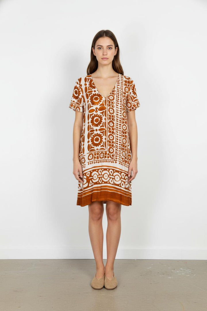 Robe Courte Marron et Beige - Taille L/40 de la marque La Fée Maraboutée | PARAD103566 - Vendu par Paradigme - Image 1