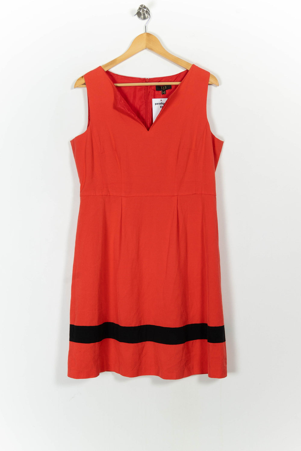 Robe Sans Manches Rouge et Noire - Taille XXL/44 de la marque Maison 123 | PARAD104513 - Vendu par Paradigme - Image 2