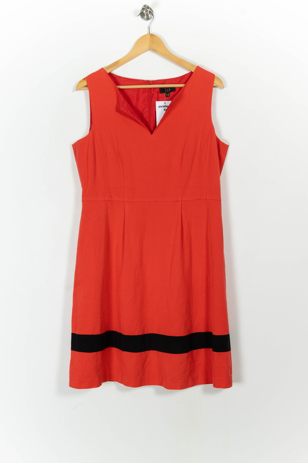 Robe Sans Manches Rouge et Noire - Taille XXL/44 de la marque Maison 123 | PARAD104513 - Vendu par Paradigme - Image 2