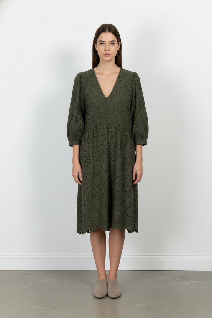 Robe Brodée Verte - Taille XXL/44 de la marque La Fée Maraboutée | PARAD104970 - Vendu par Paradigme - Image 1