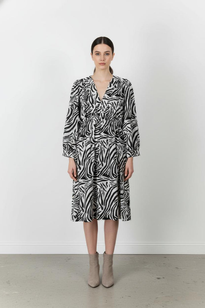 Robe Midi Noire et Blanche - Taille L/40 de la marque Indies | PARAD105894 - Vendu par Paradigme - Image 1
