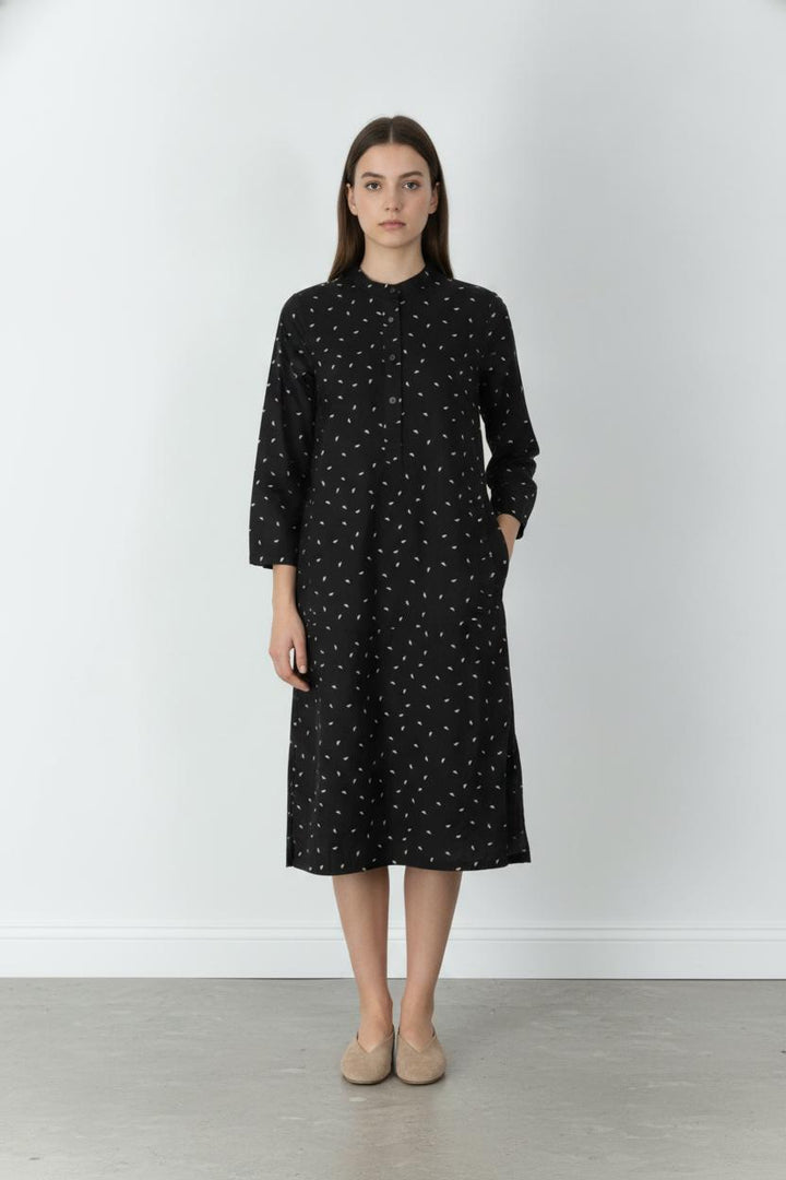 Robe Chemise Noire et Blanche - Taille XS/34 de la marque A.P.C. | PARAD105941 - Vendu par Paradigme - Image 1