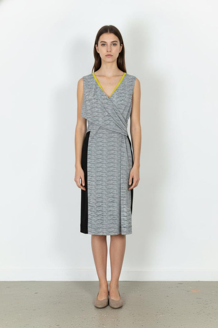 Robe Cache-Cœur Grise et Noire - Taille XXXL/46 de la marque Indies | PARAD106126 - Vendu par Paradigme - Image 1