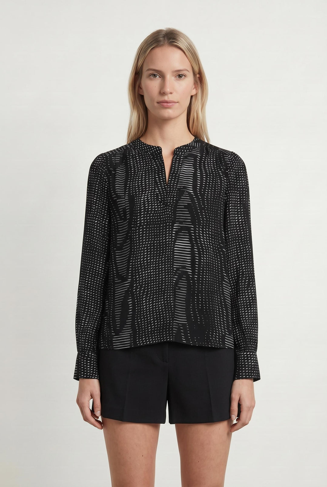 Blouse Noire et Blanche - Taille M/38 de la marque La Fée Maraboutée | PARAD106430 - Vendu par Paradigme - Image 1