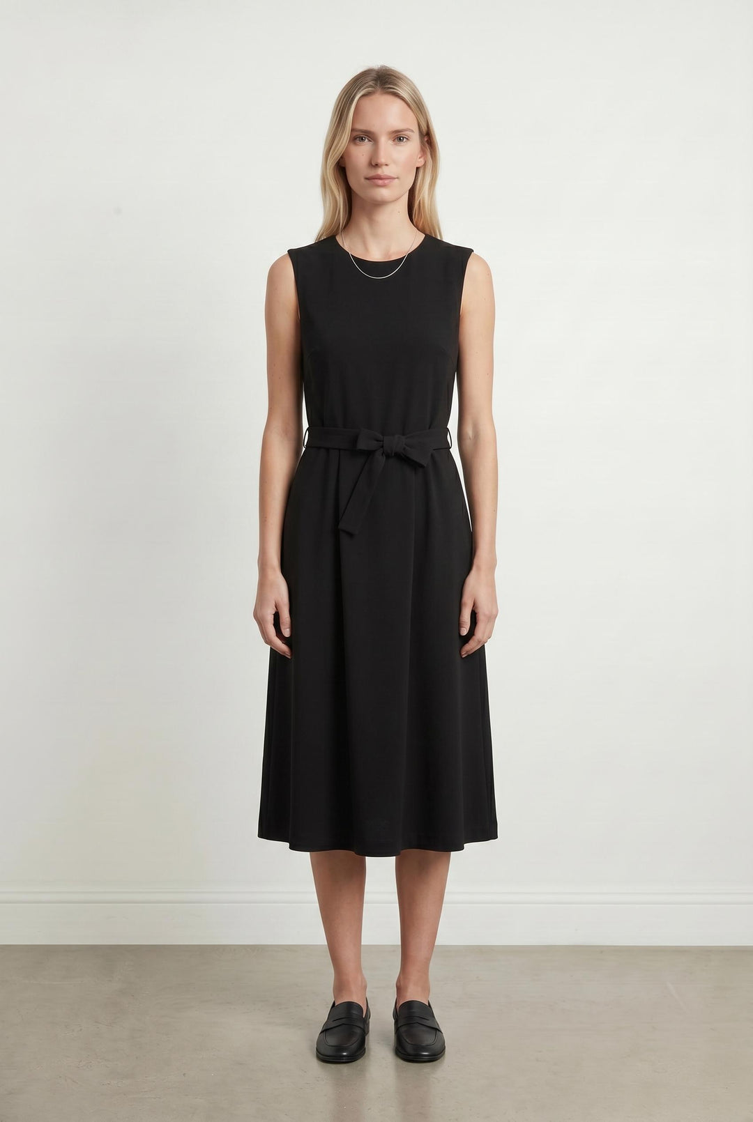 Robe Sans Manches Noire - Taille M/38 de la marque Agnès b. | PARAD107446 - Vendu par Paradigme - Image 1
