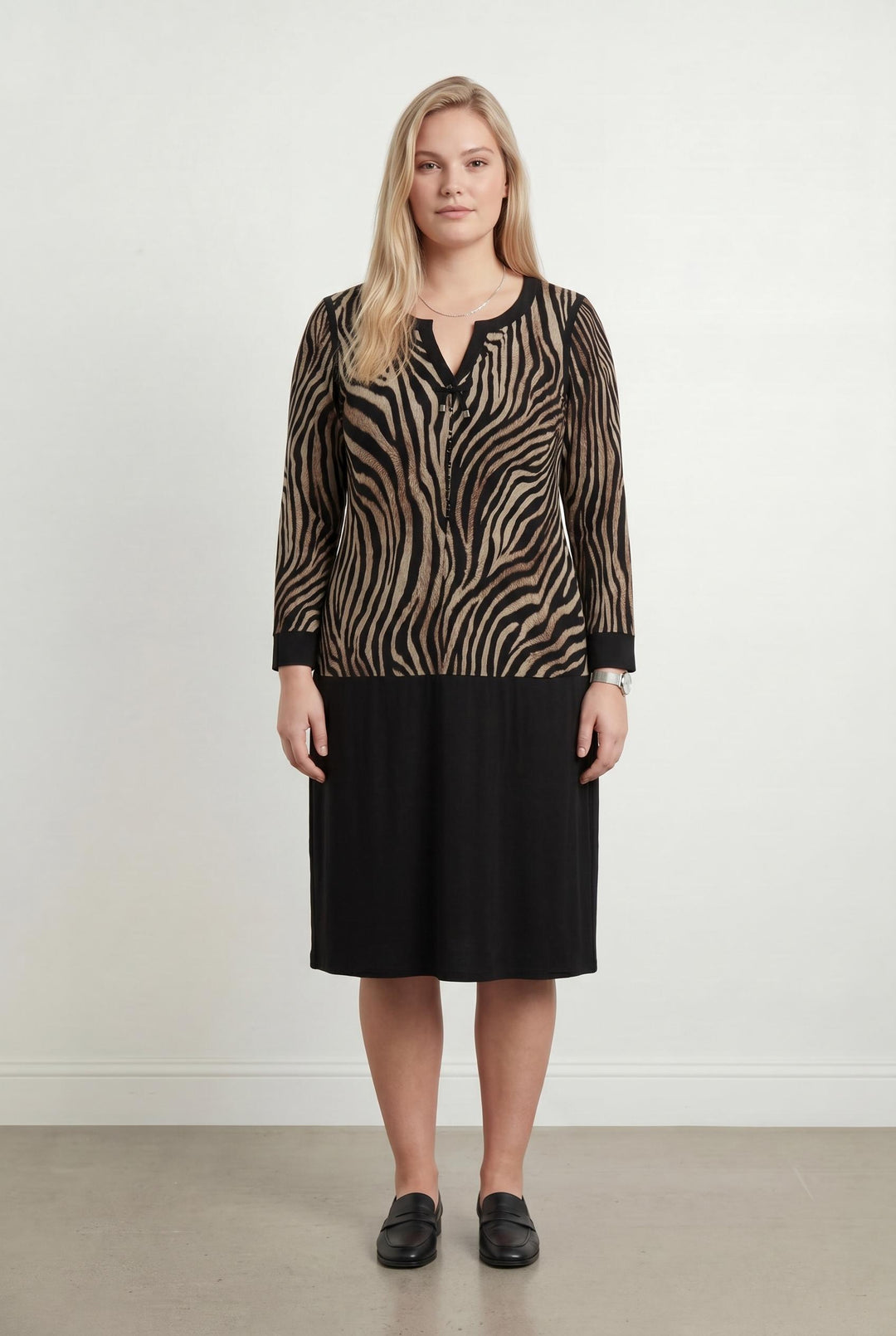 Robe Noire et Beige - Taille XXL/44 de la marque Indies | PARAD107465 - Vendu par Paradigme - Image 1