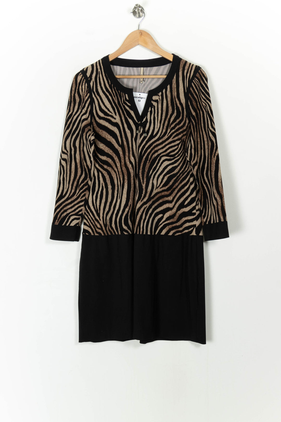 Robe Noire et Beige - Taille XXL/44 de la marque Indies | PARAD107465 - Vendu par Paradigme - Image 2
