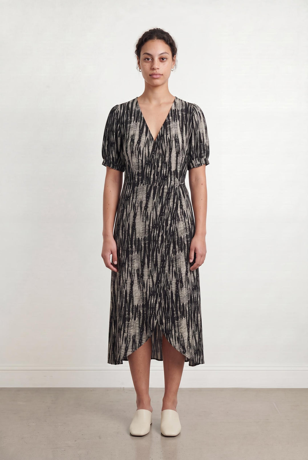 Robe Noire et Blanche - Taille L/40 de la marque La Fée Maraboutée | PARAD107570 - Vendu par Paradigme - Image 1