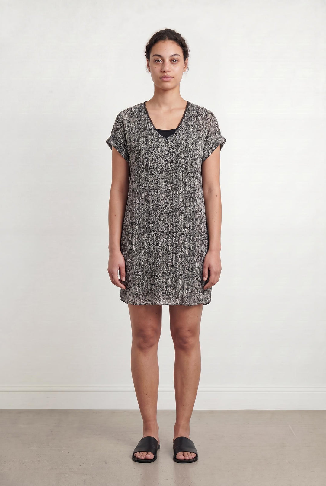 Robe Courte Noire et Blanche - Taille L/40 de la marque I.Code | PARAD107693 - Vendu par Paradigme - Image 1