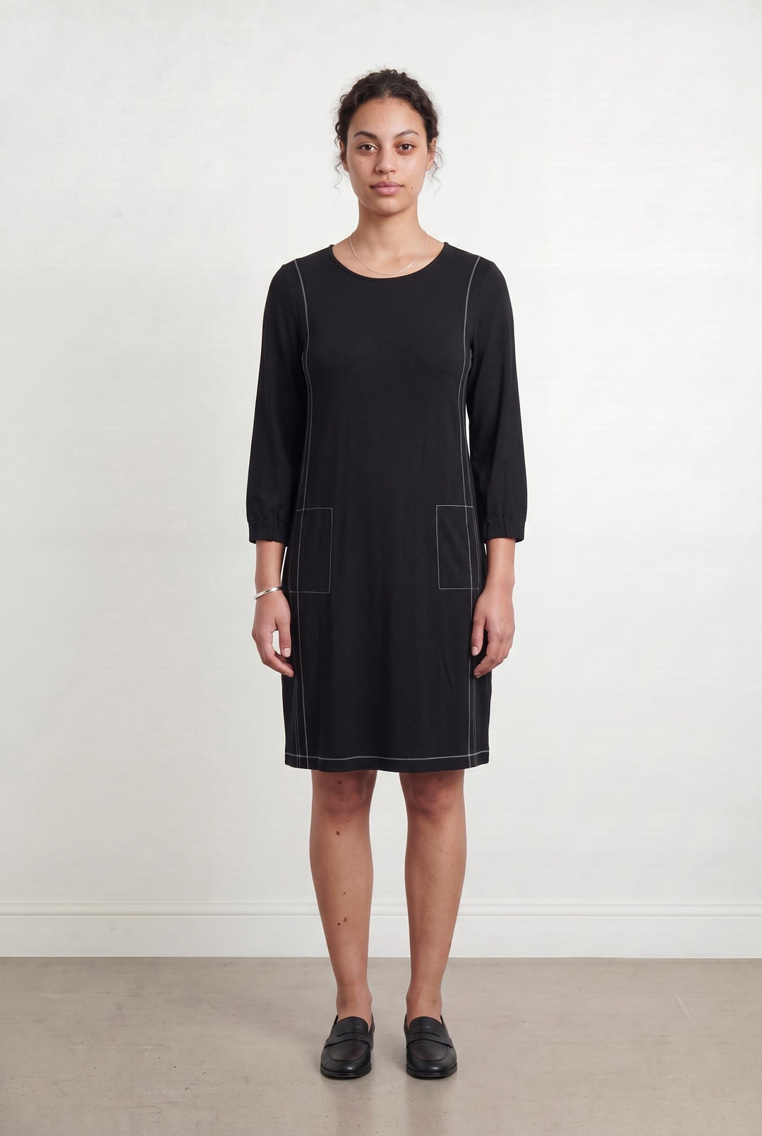 Robe Droite Noire - Taille L/40 de la marque Indies | PARAD107765 - Vendu par Paradigme - Image 1