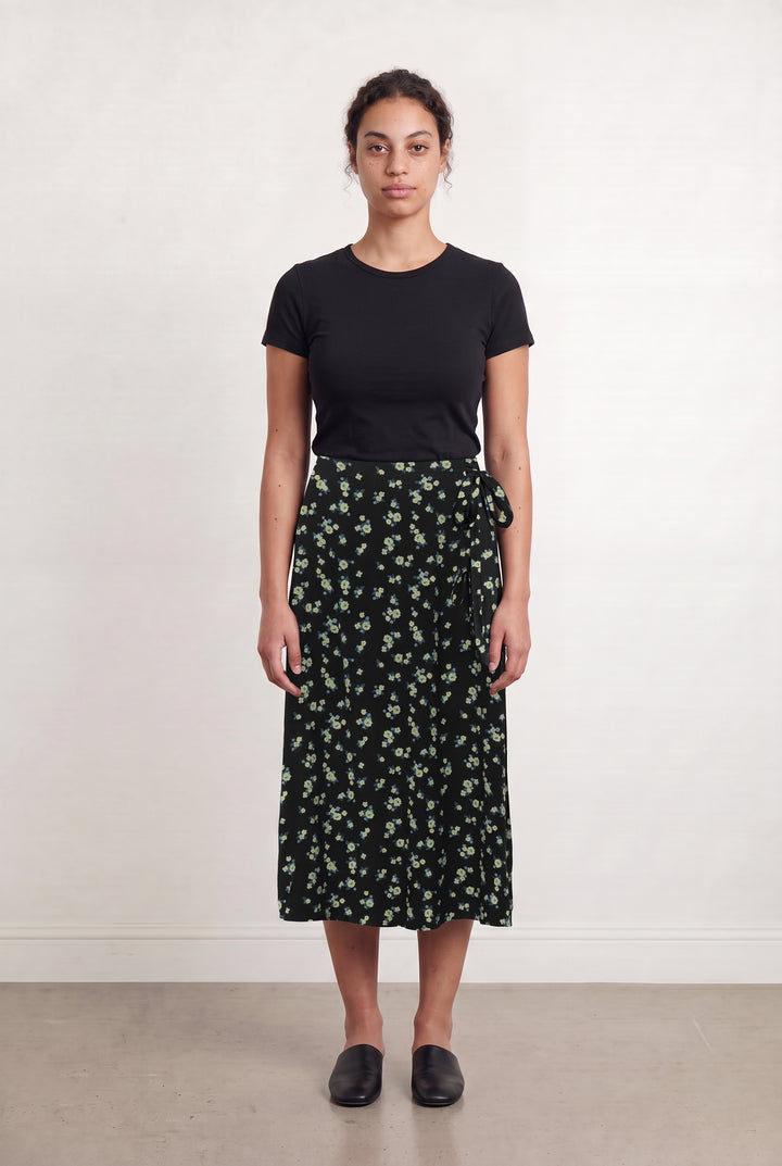 Jupe Longue Noire et Fleurie - Taille XL/42 de la marque La Fée Maraboutée | PARAD107923 - Vendu par Paradigme - Image 1