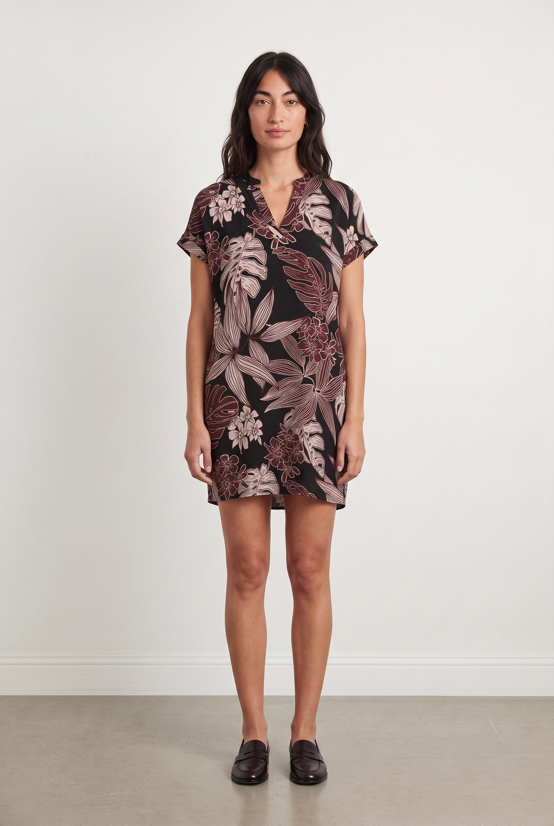 Robe Fleurie Noire et Bordeaux - Taille M/38 de la marque La Fée Maraboutée | PARAD108234 - Vendu par Paradigme - Image 1