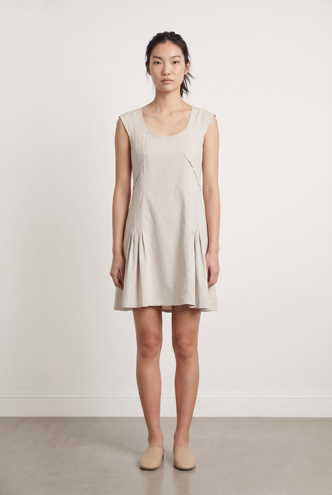 Robe Courte Beige - Taille M/38 de la marque Indies | PARAD108392 - Vendu par Paradigme - Image 1