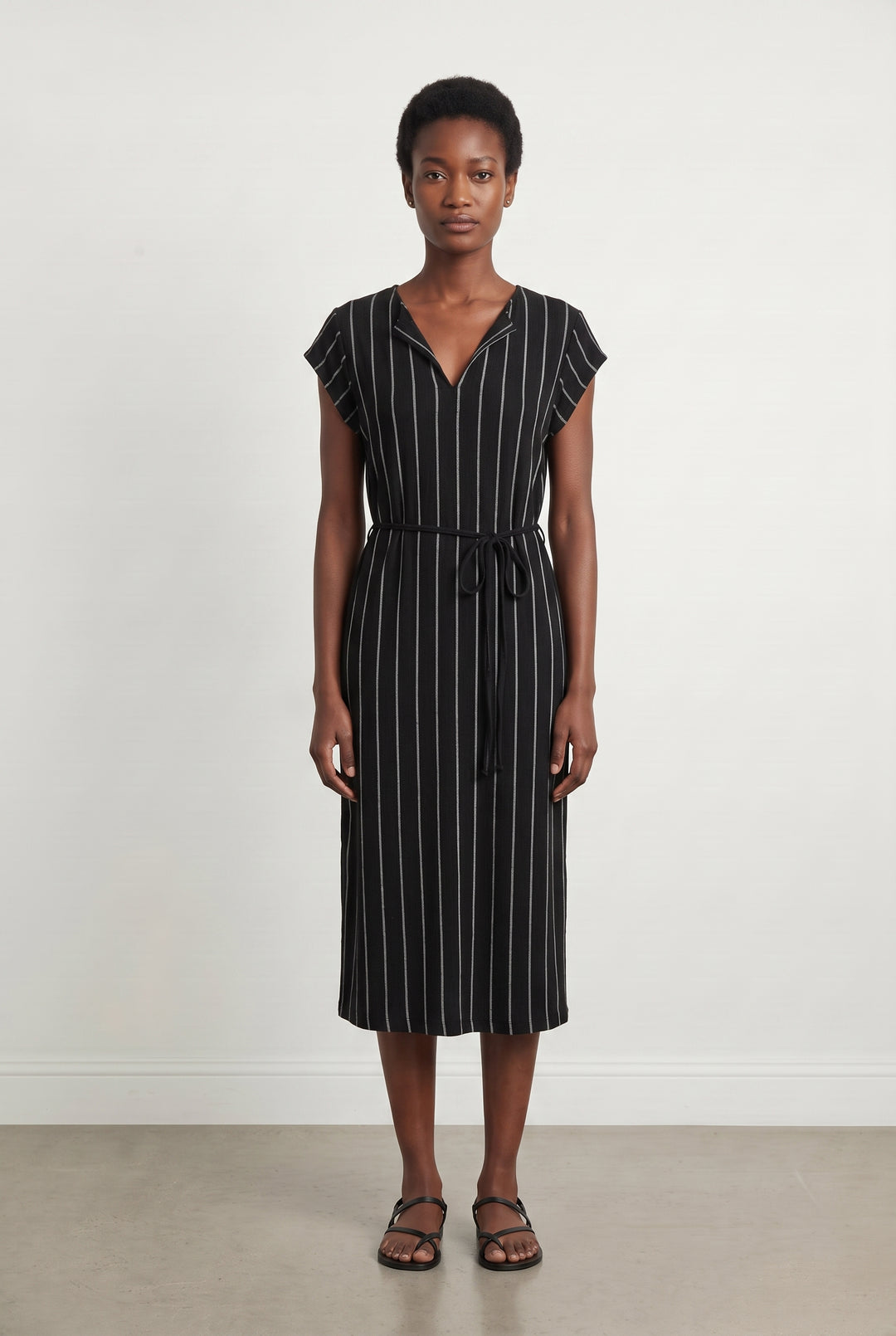 Robe Longue Noire et Blanche - Taille XS/34 de la marque La Fée Maraboutée | PARAD108579 - Vendu par Paradigme - Image 1