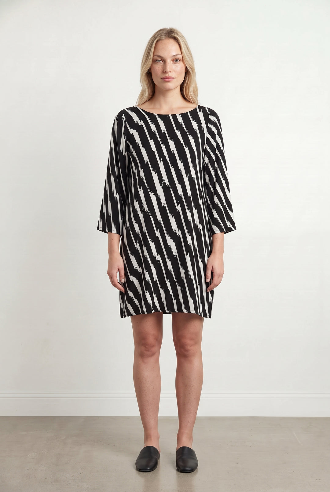 Robe Noire et Blanche - Taille L/40 de la marque La Fée Maraboutée | PARAD108641 - Vendu par Paradigme - Image 1