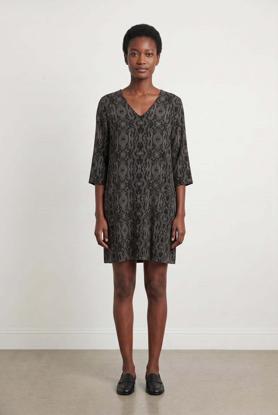 Robe Noire et Grise - Taille M/38 de la marque La Fée Maraboutée | PARAD111102 - Vendu par Paradigme - Image 1