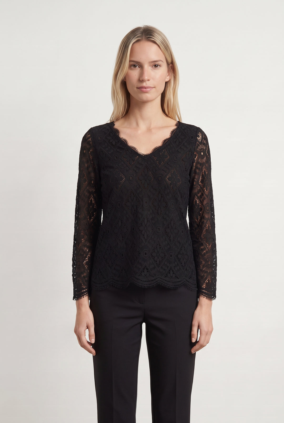 Blouse Noire - Taille M/38 de la marque Caroll | PARAD113510 - Vendu par Paradigme - Image 1