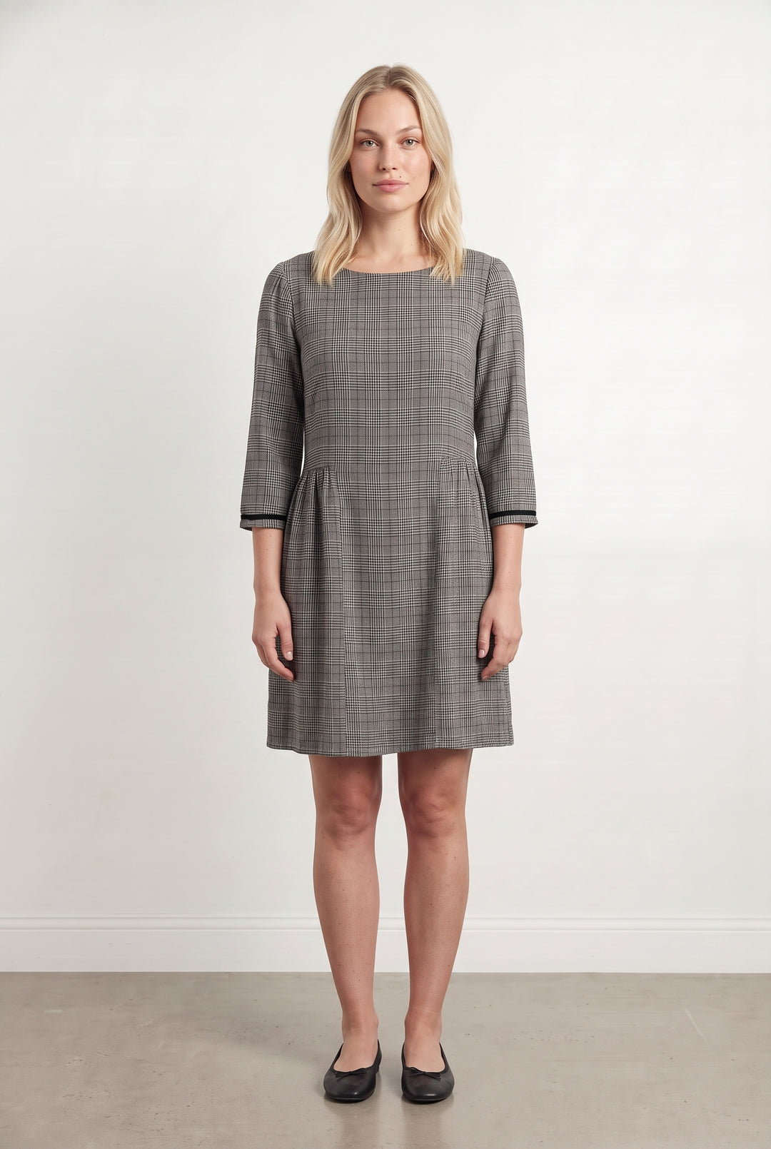 Robe Grise - Taille L/40 de la marque La Fée Maraboutée | PARAD113668 - Vendu par Paradigme - Image 1