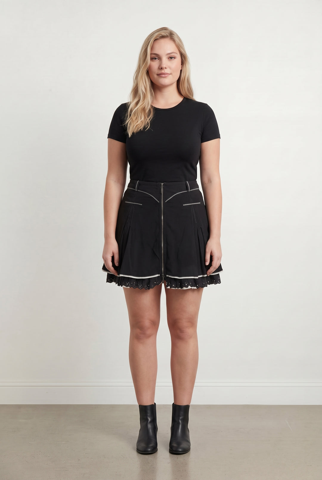 Jupe Courte Noire - Taille XL/42 de la marque Indies | PARAD113870 - Vendu par Paradigme - Image 1