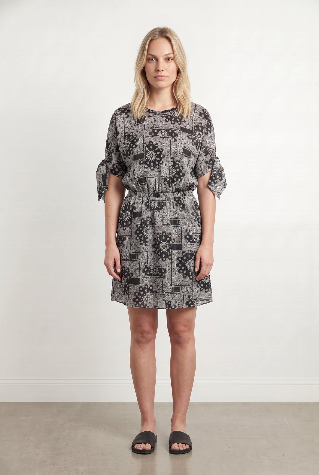 Robe Courte Noire - Taille L/40