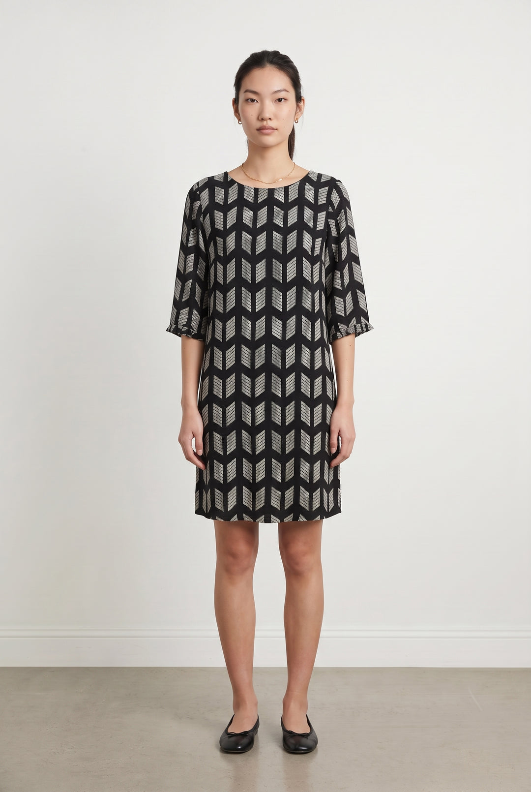 Robe Droite Noire et Blanche - Taille M/38 de la marque La Fée Maraboutée | PARAD115180 - Vendu par Paradigme - Image 1
