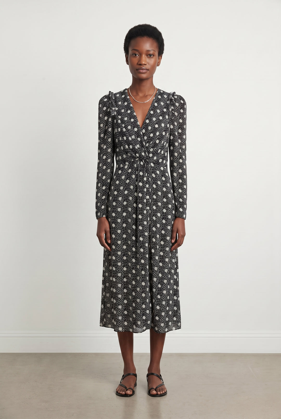 Robe Portefeuille Noire et Blanche - Taille XS/34 de la marque Sandro | PARAD116718 - Vendu par Paradigme - Image 1
