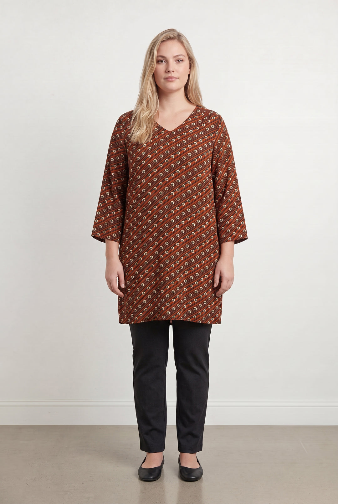 Robe Orange et Noire - Taille XXL/44 de la marque La Fée Maraboutée | PARAD116843 - Vendu par Paradigme - Image 1