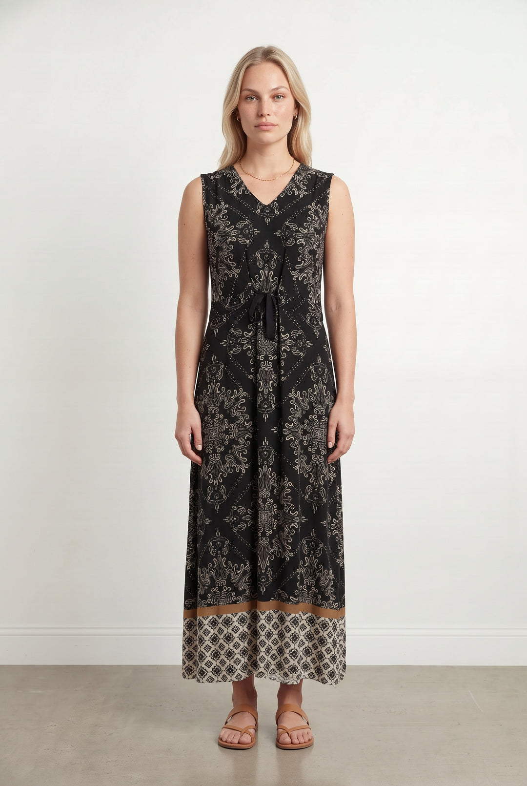Robe Longue Noire et Blanche - Taille L/40 de la marque La Fée Maraboutée | PARAD116988 - Vendu par Paradigme - Image 1