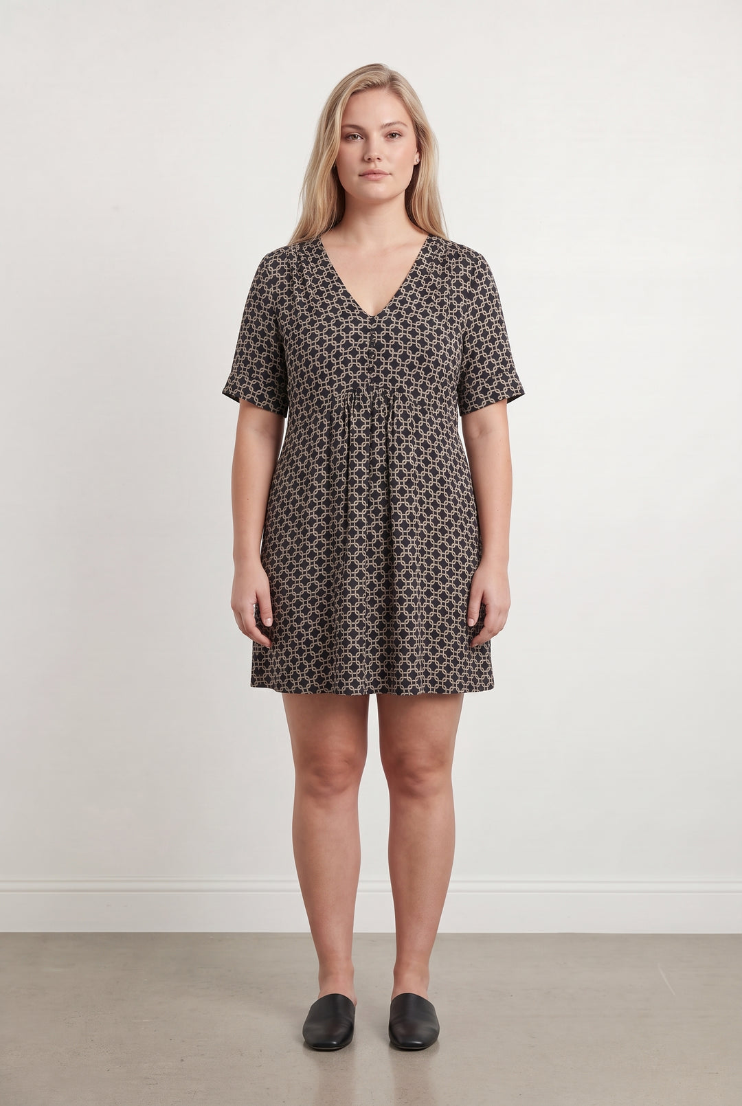 Robe Courte Marron et Noir - Taille XL/42 de la marque La Fée Maraboutée | PARAD117160 - Vendu par Paradigme - Image 1