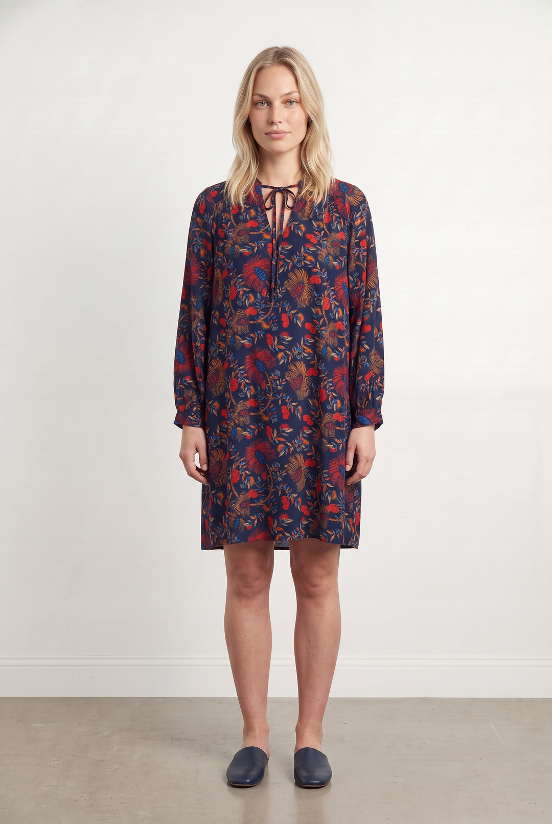 Robe Fleurie Bleu et Rouge - Taille L/40 de la marque La Fée Maraboutée | PARAD117334 - Vendu par Paradigme - Image 1