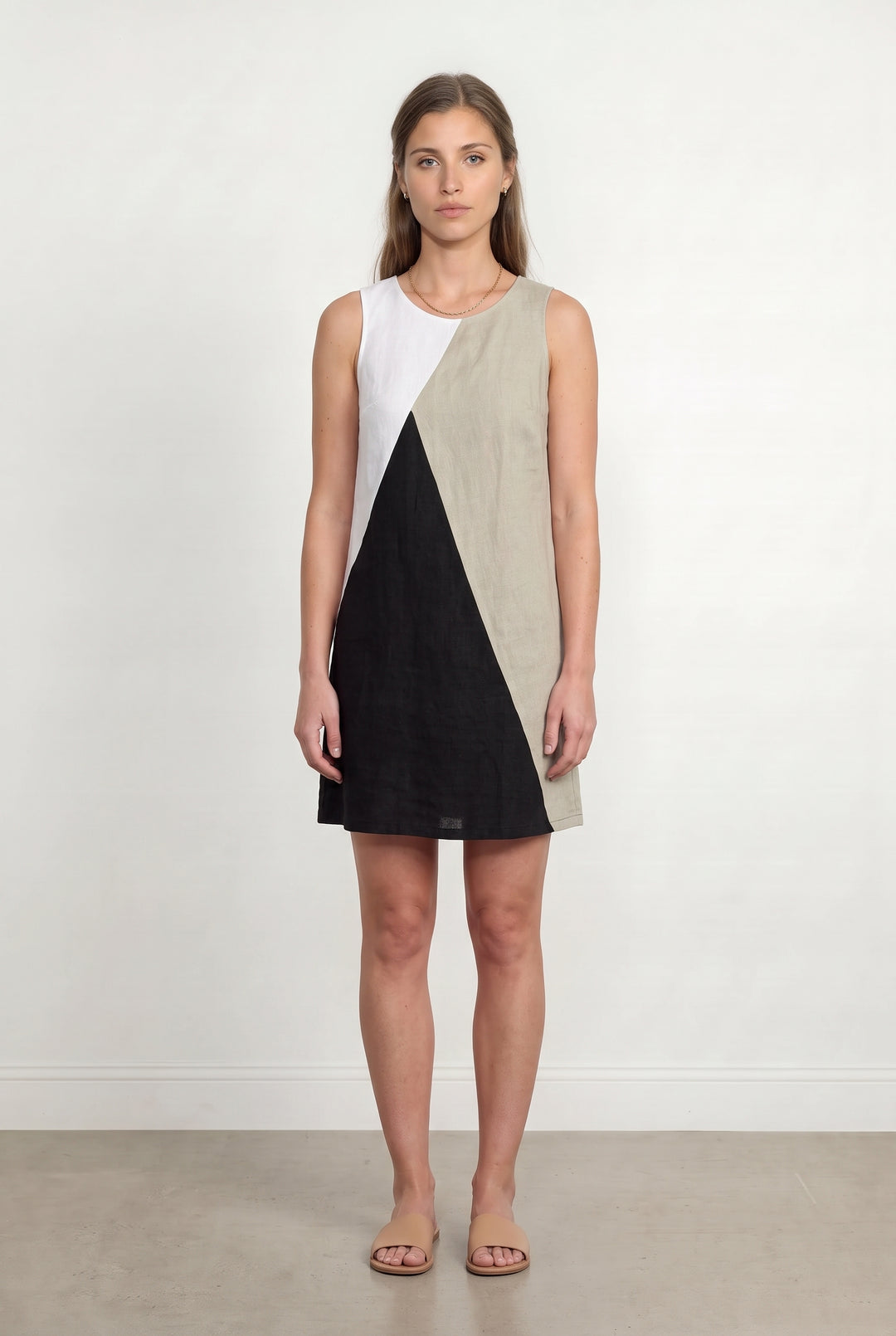 Robe Sans Manches Blanche Noire et Beige - Taille S/36 de la marque La Fée Maraboutée | PARAD118533 - Vendu par Paradigme - Image 1