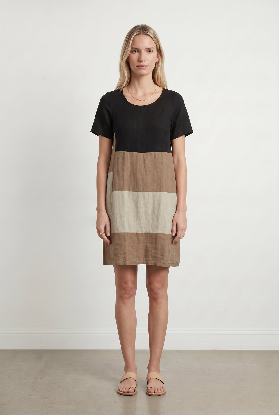 Robe Courte Noire et Beige - Taille M/38 de la marque La Fée Maraboutée | PARAD119039 - Vendu par Paradigme - Image 1