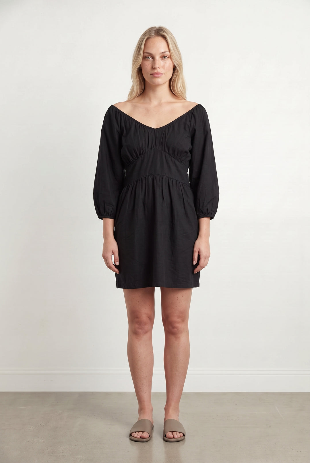 Robe Courte Noire - Taille L/40 de la marque ZAPA | PARAD119241 - Vendu par Paradigme - Image 1