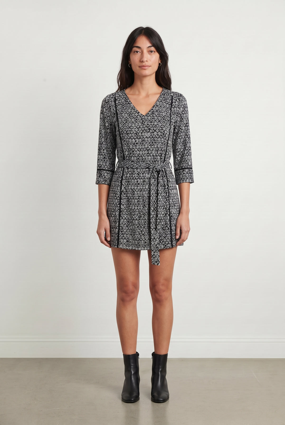 Robe Portefeuille Noire et Blanche - Taille M/38 de la marque IKKS | PARAD120107 - Vendu par Paradigme - Image 1