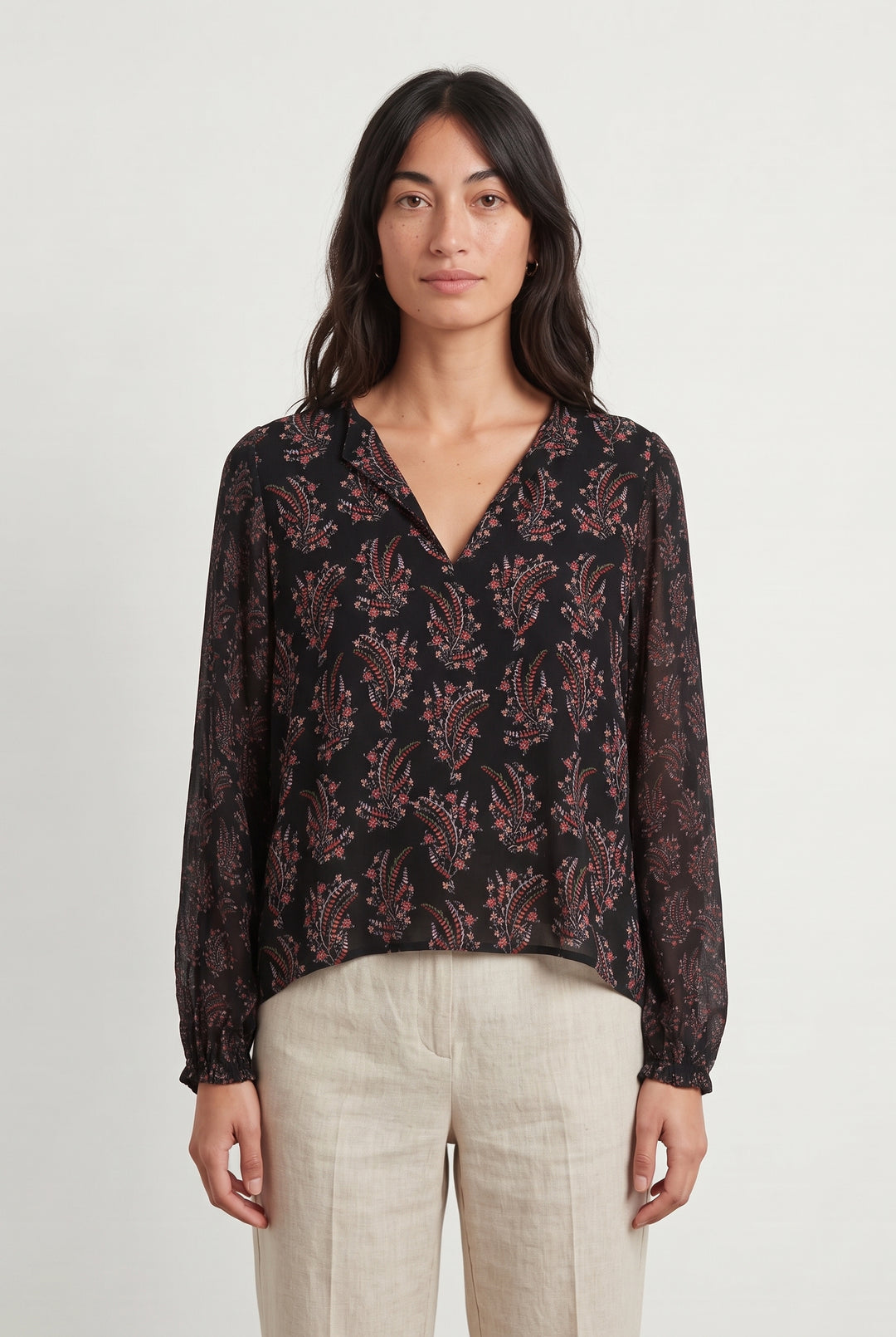 Blouse Noire à Motifs Rouges et Roses - Taille M/38 de la marque La Fée Maraboutée | PARAD120292 - Vendu par Paradigme - Image 1