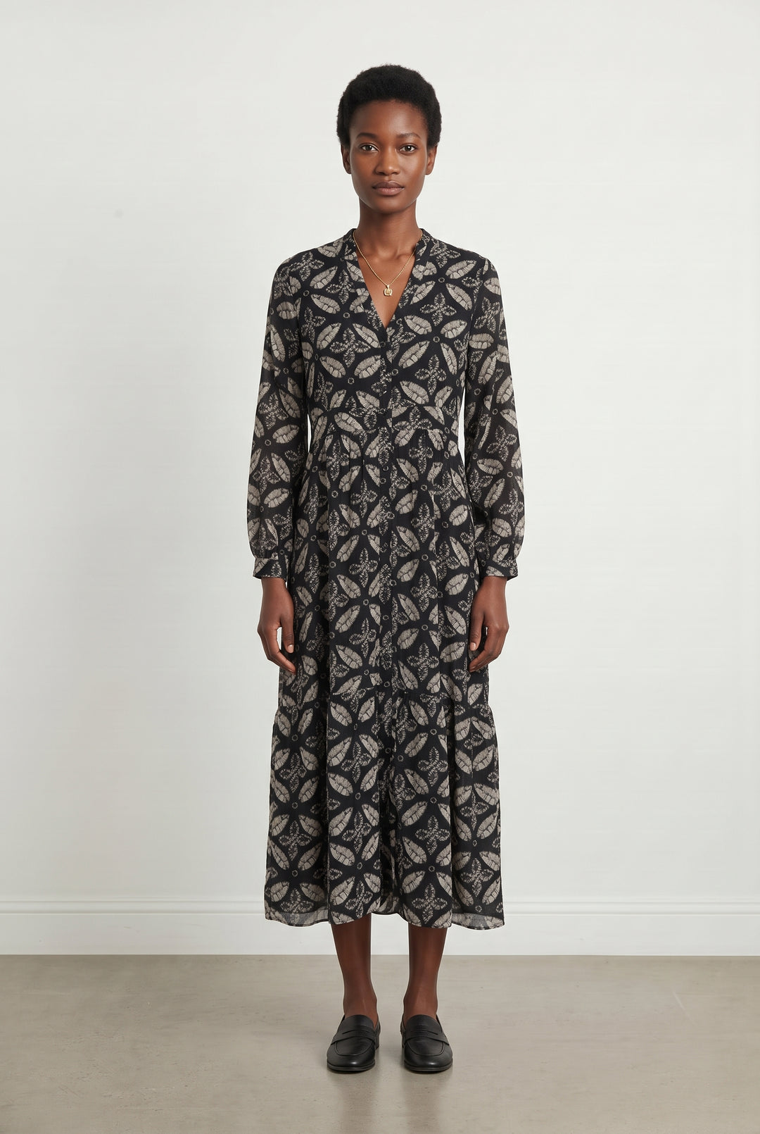 Robe Longue Noire et Blanche - Taille S/36 de la marque Maison 123 | PARAD120382 - Vendu par Paradigme - Image 1